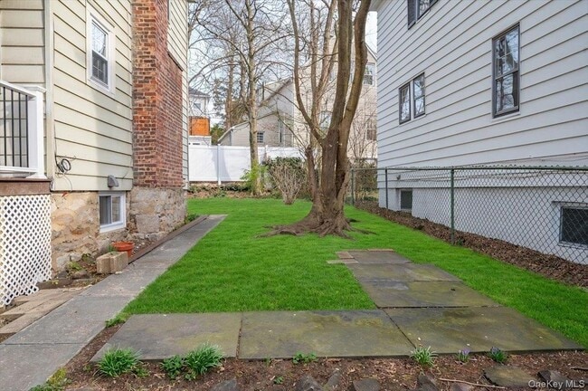 Building Photo - 28 Cross St