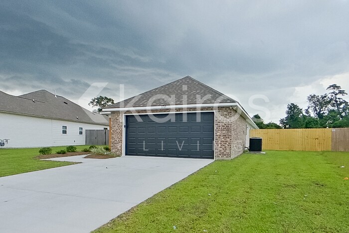 Building Photo - 13769 Pinyon Dr