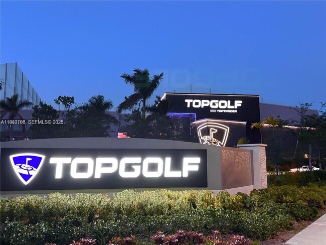 Building Photo - 3351 S Palm Aire Dr