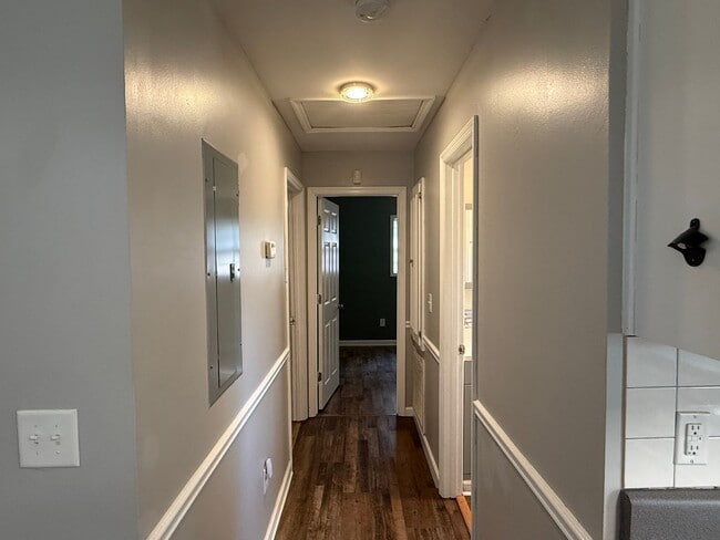 Building Photo - Cute 3 Bedroom Home on over an Acre in Ope...