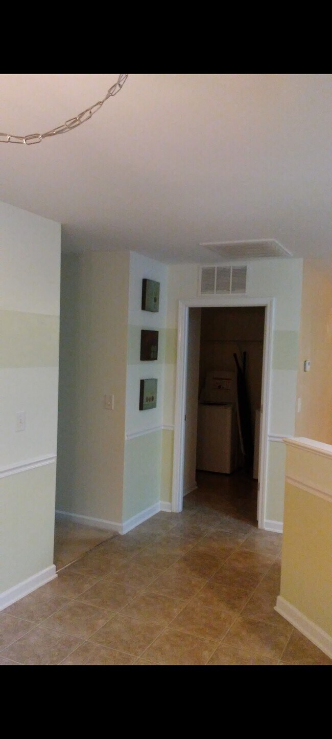 Building Photo - 1531 Hamilton Hills Dr