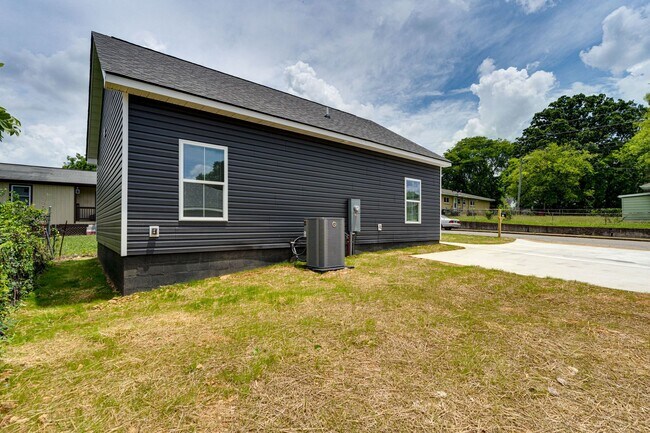 Building Photo - 2219 Citico Ave