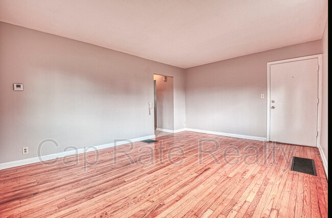 Building Photo - 81 N Hampton Rd