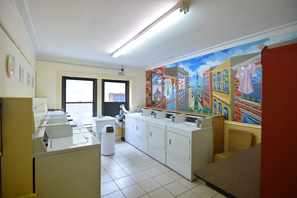 Building Photo - 1023 N Dearborn St