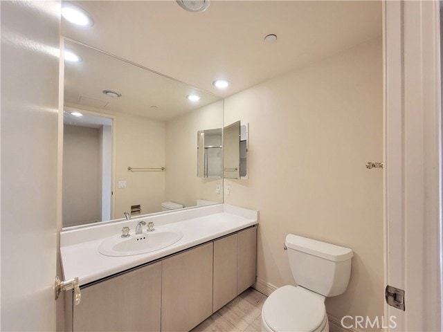 Building Photo - 850 E Ocean Blvd