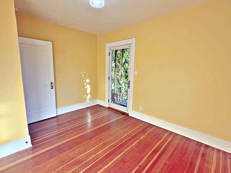 Building Photo - 2534 SE 31st Ave