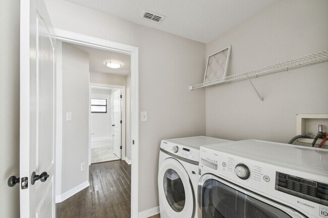 Building Photo - Charming 3-bedroom + 2-Bathroom Home in th...