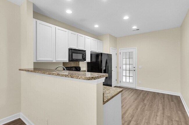 Building Photo - Beautiful FOUR bedroom townhome in Goose Creek!