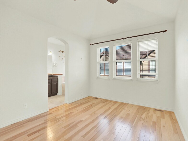 Building Photo - 5822 S Van Gordon Ln