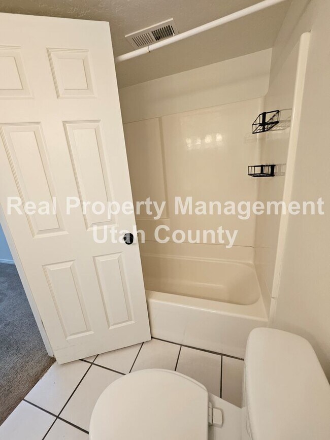 Building Photo - Large Orem Home