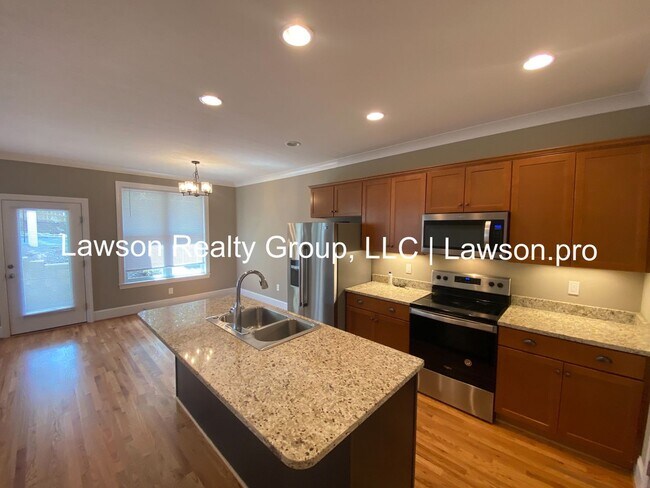 Building Photo - Craftsman Style One Level Living in Southw...