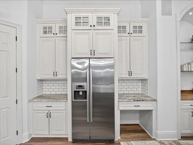 Building Photo - 3161 Club Dr