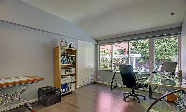 Building Photo - 310 S Thurston Ave