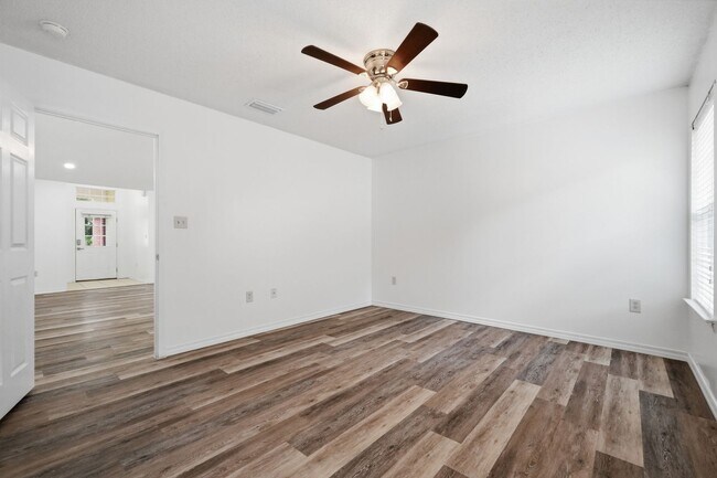 Building Photo - Renovated Home in Niceville!