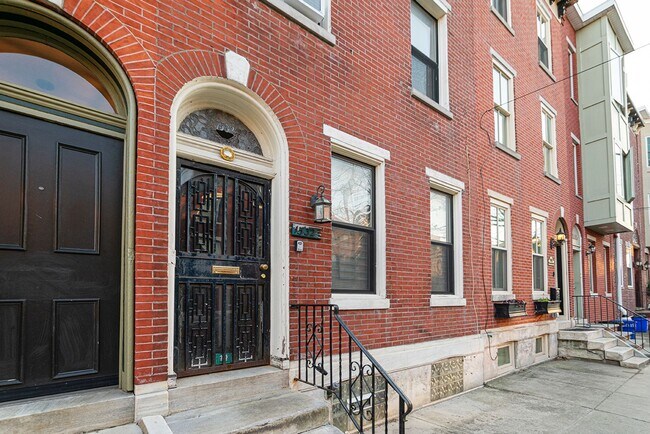 Building Photo - Four Bed Graduate Hospital Home