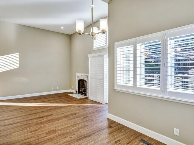 Building Photo - 1101 Rock Creek Way