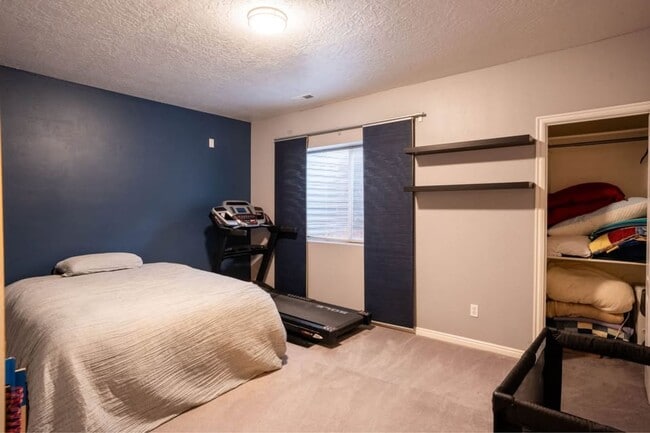 Building Photo - 1912 Oregon Ave