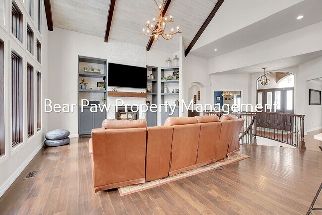 Building Photo - Stunning Home in the Ridge!!