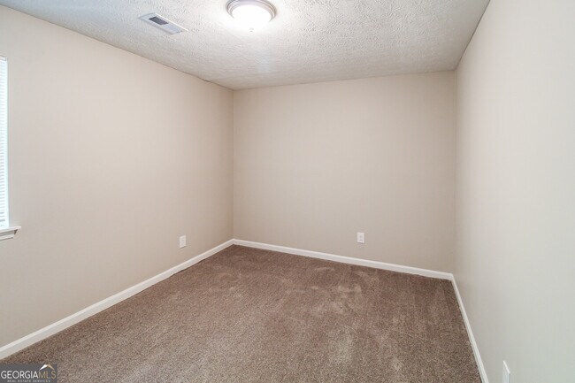 Building Photo - 6231 Willowbrook Dr