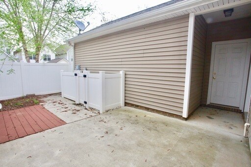 Building Photo - Hard to find Rental in Bonterra!!!