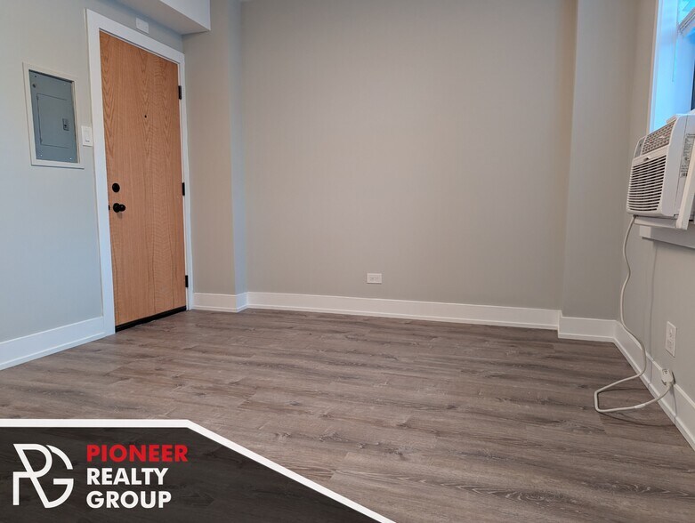 Building Photo - 501 W Belmont Ave