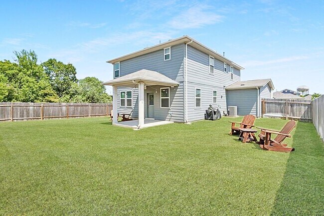 Building Photo - 112 Silver Springs Bend