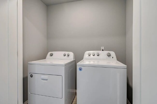 Building Photo - 1399 N Hog Trough Dr