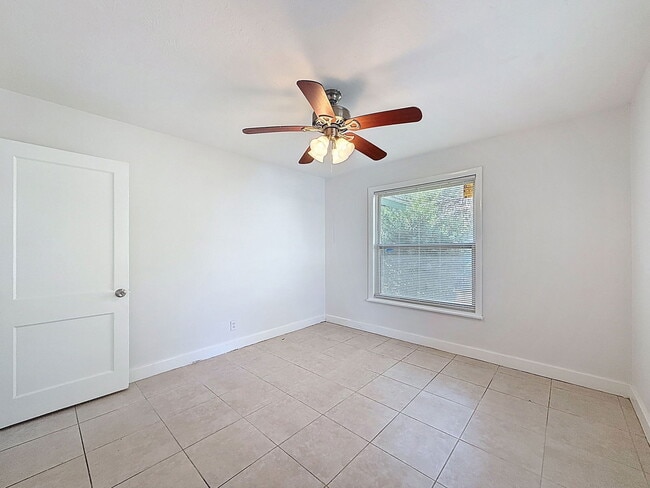 Building Photo - 1844 27th St S