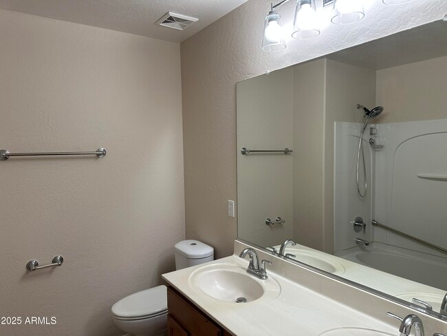 Building Photo - 2011 W Sunshine Butte Dr