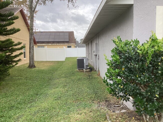 Building Photo - Beautiful Home 3x2