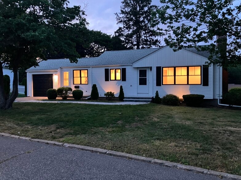 Primary Photo - 28 Redwood Dr