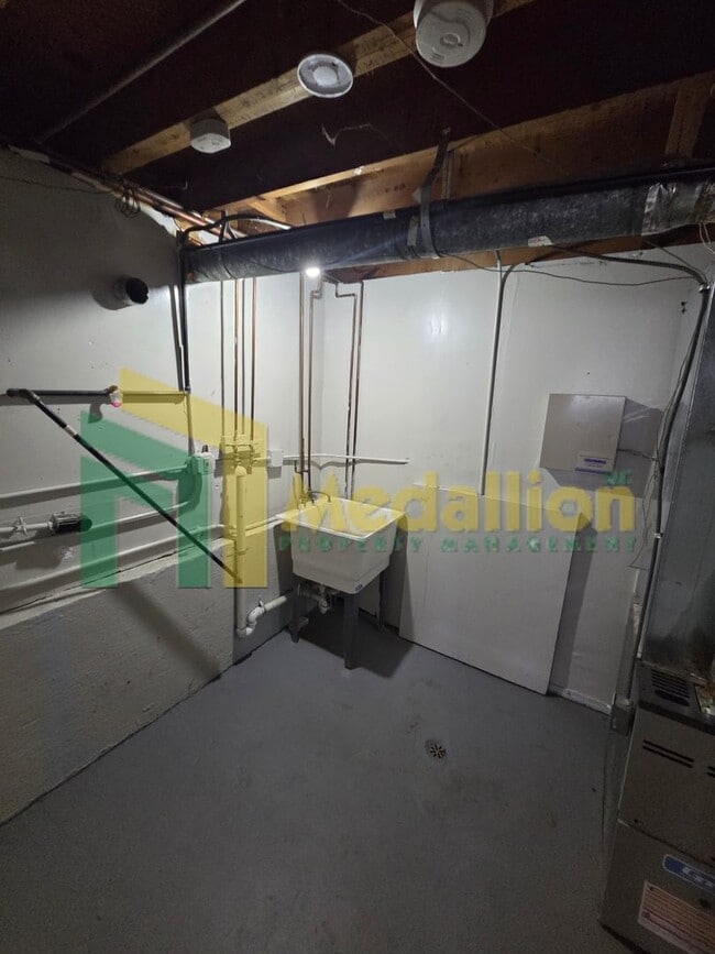 Building Photo - Updated 4-Bedroom Home with Finished Basement and Fenced Yard