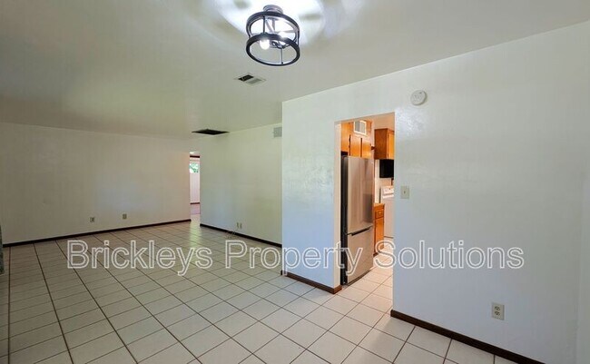 Building Photo - 1435 E Cedar St