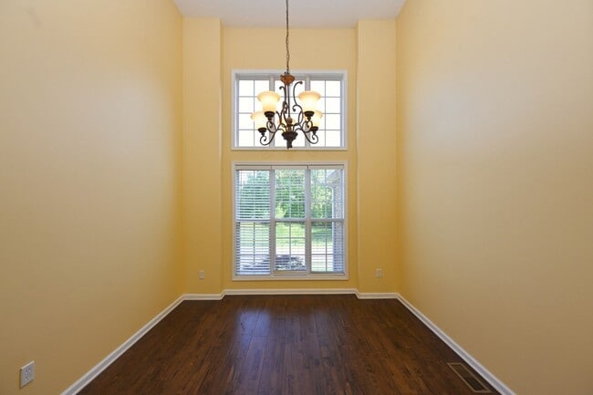 Building Photo - **BEAUTIFUL, WELL-MAINTAINED BRICK HOME ON A LOVELY 0.63-ACRE LOT IN A DESIRABLE NEIGHBORHOOD**