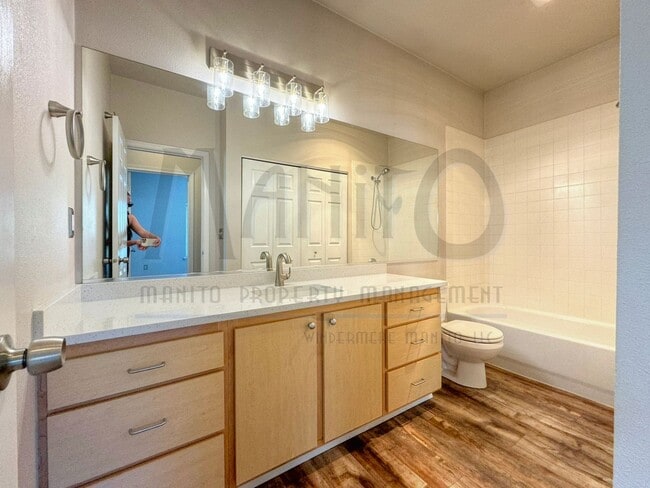 Building Photo - Stunning Liberty Lake Condo