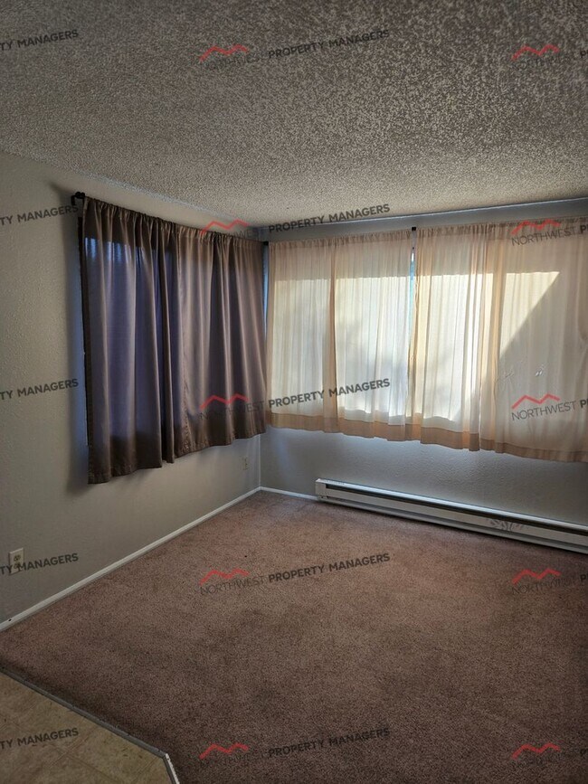 Building Photo - R40A