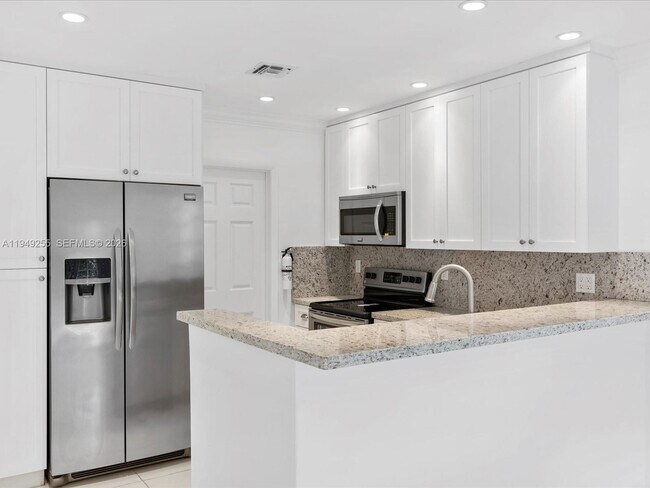 Building Photo - 911 Pizarro St