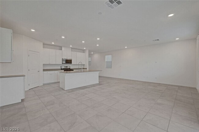 Building Photo - 8454 Vacarez Dr