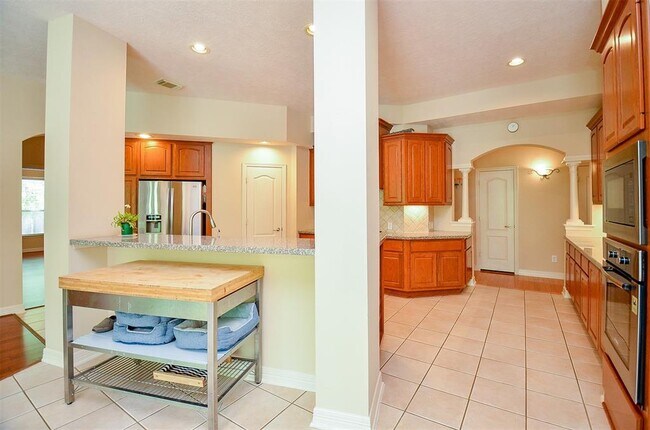 Building Photo - 7610 Breezeway Bend Ln