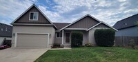 Building Photo - 331 NW Pacific Hills Dr