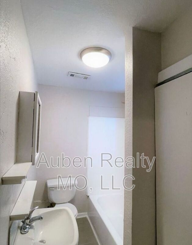 Building Photo - 65 S 19th St