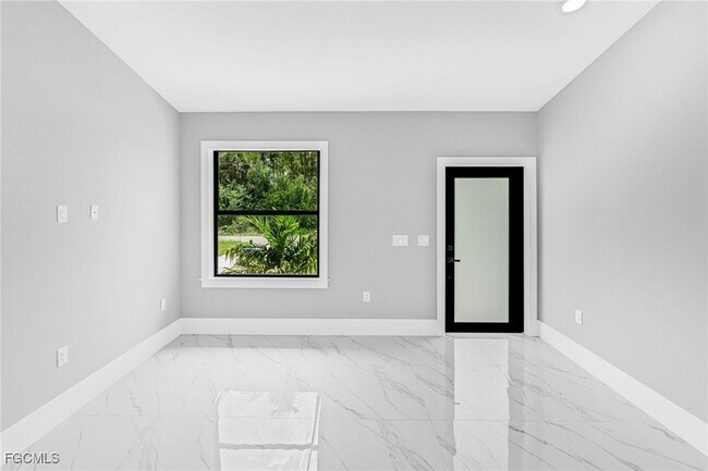 Building Photo - 633 Windermere Dr
