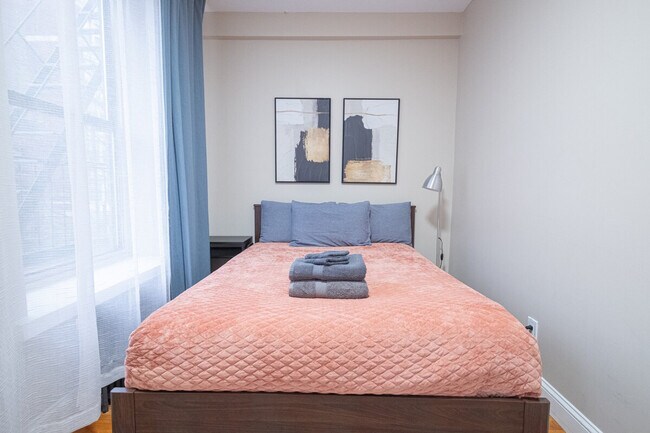 Building Photo - 230 W 113th St