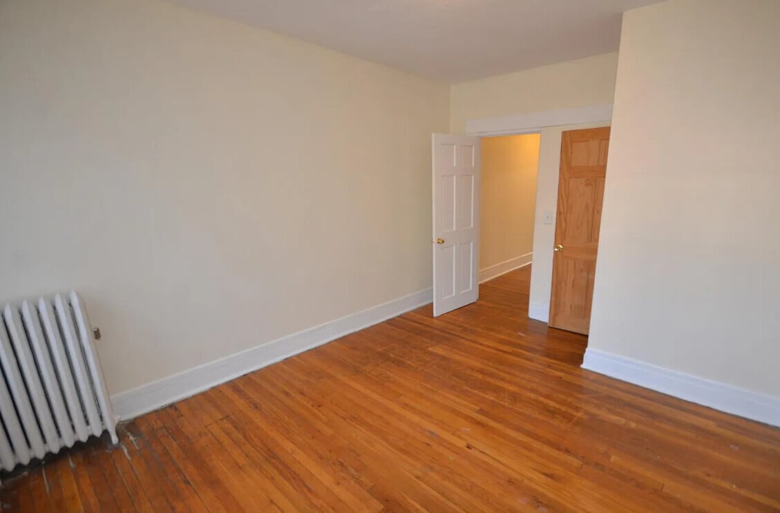 Building Photo - 208 Kelton St