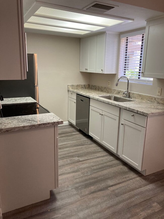 Building Photo - Renovated one bedroom