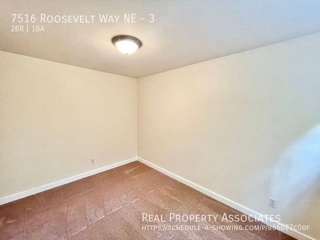 Building Photo - Spacious 2-bed/1-Bath Close to Green Lake!...