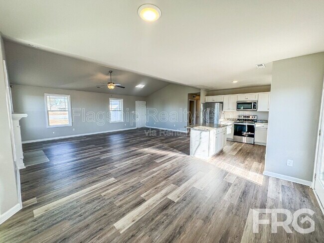 Building Photo - 102 Michael Thomas Pl