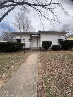 Building Photo - 2 bedroom, 1 bath with detached garage