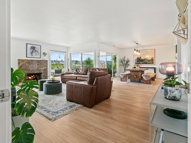 Building Photo - 2960 Calle Grande Vista