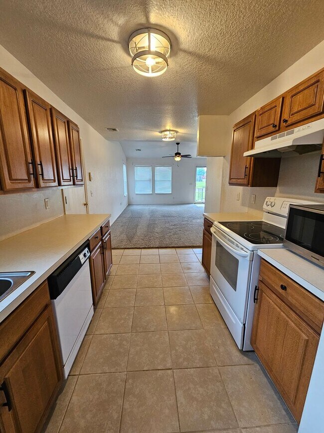 Building Photo - (2) Bed/(1) Bath Pets Negotiable Avail NOW w/ Storm Shelter!